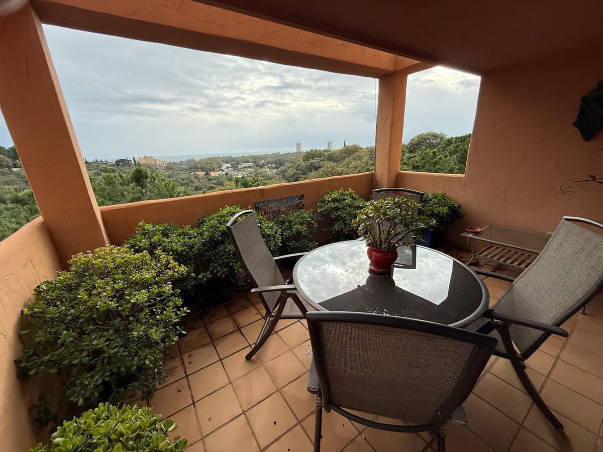Middle Floor Apartment in Elviria — photo 1 of 10