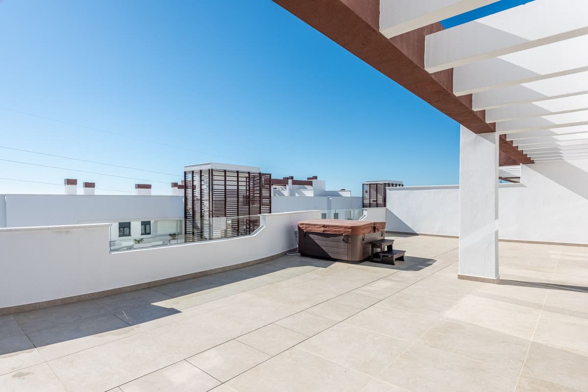 Penthouse in Estepona — photo 1 of 10