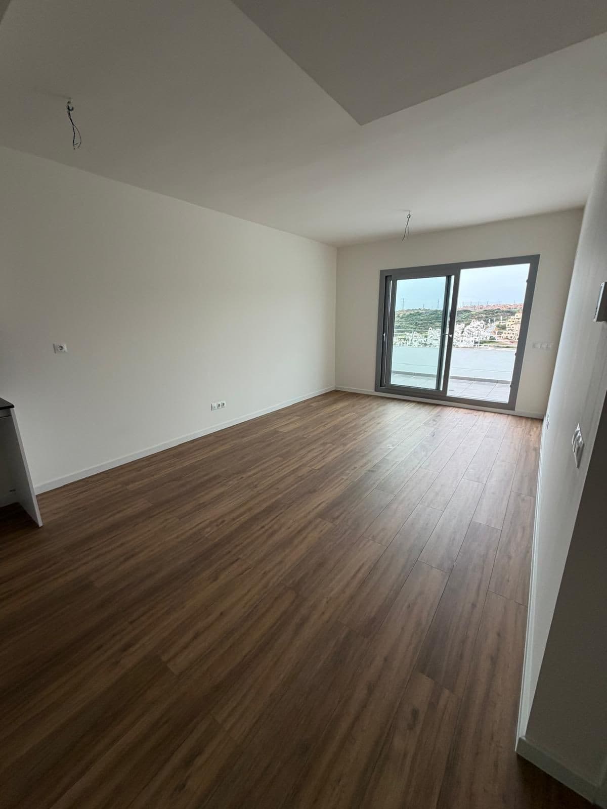 Middle Floor Apartment in Estepona — photo 4 of 10