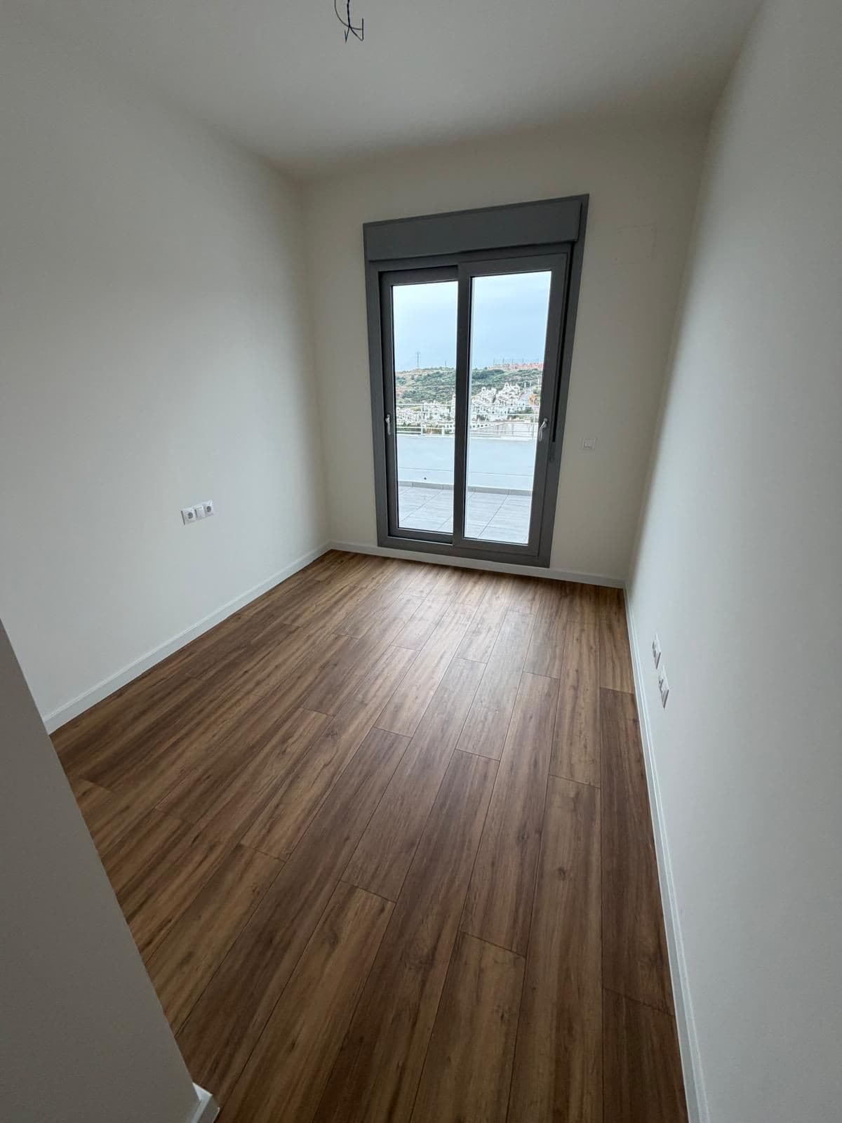 Middle Floor Apartment in Estepona — photo 10 of 10