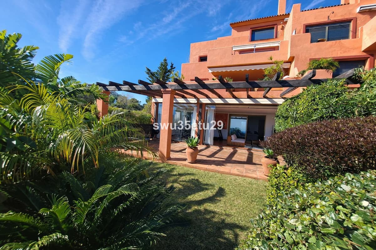 Ground Floor Apartment in La Mairena — photo 1 of 10