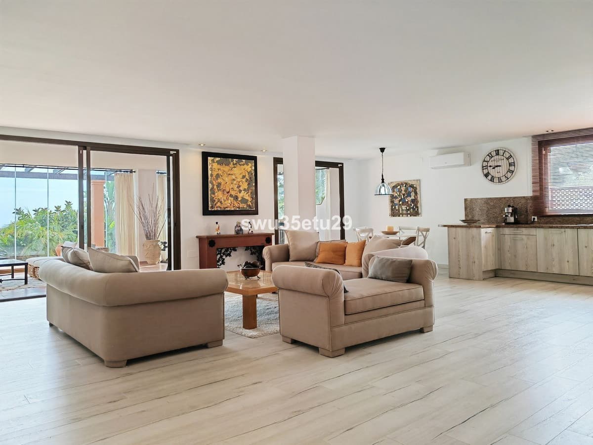 Ground Floor Apartment in La Mairena — photo 9 of 10