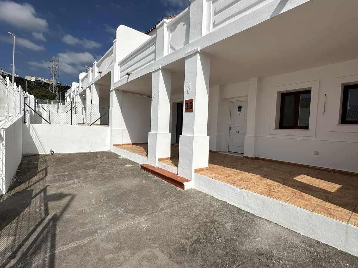 Townhouse in Doña Julia — photo 1 of 10