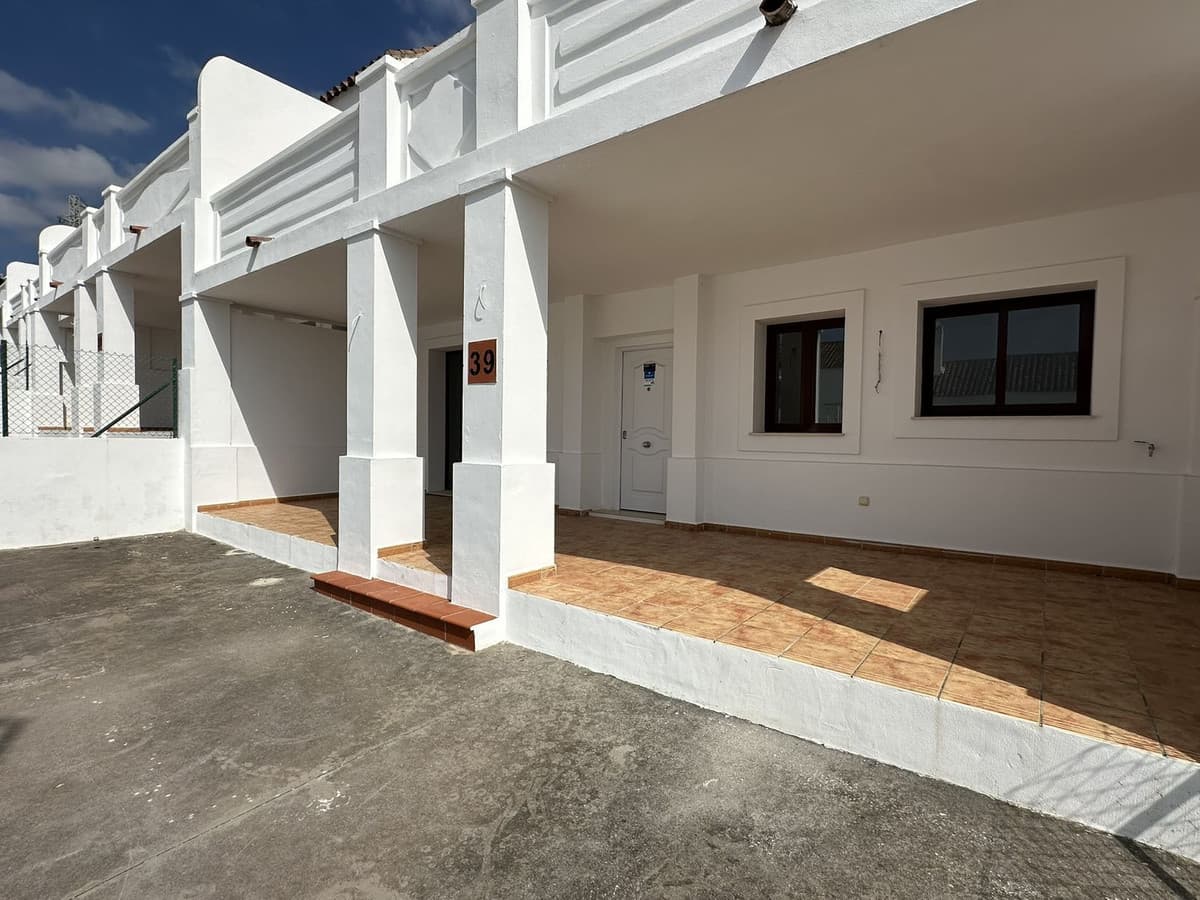 Townhouse in Doña Julia — photo 2 of 10