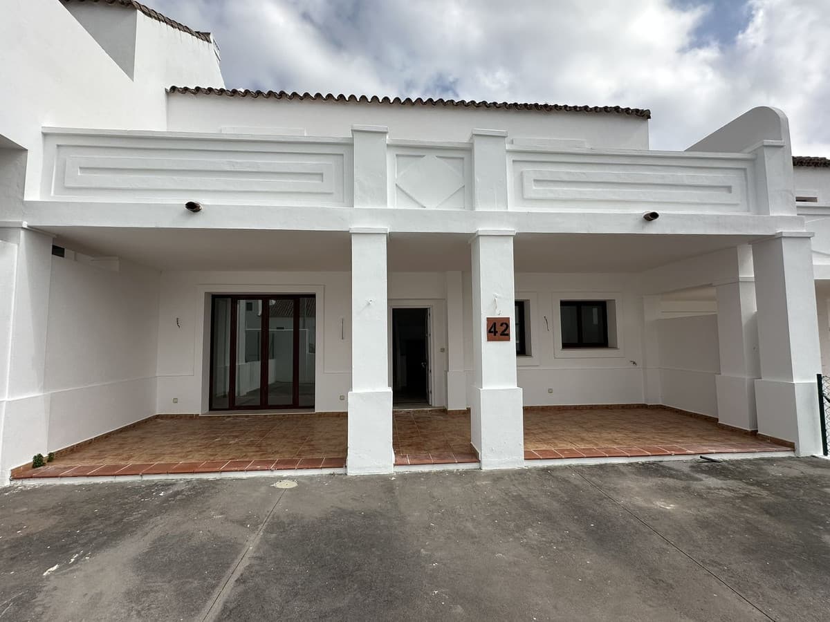 Townhouse in Doña Julia — photo 2 of 10