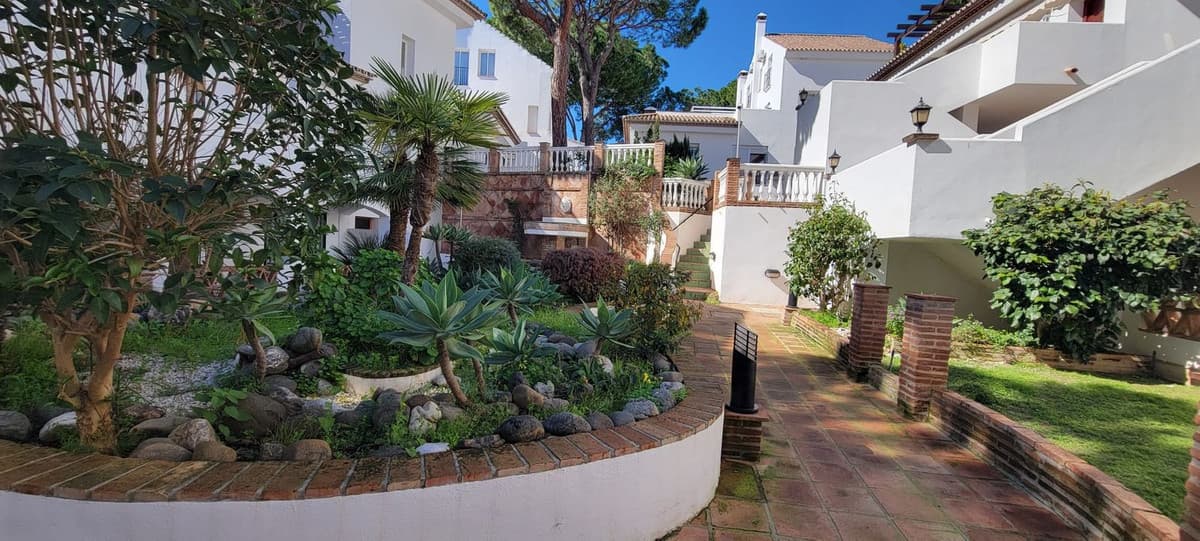 Middle Floor Apartment in Puerto Banús — photo 1 of 10