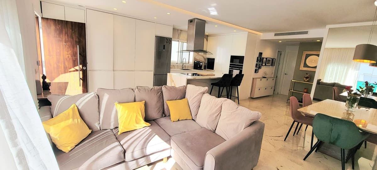 Middle Floor Apartment in Puerto Banús — photo 3 of 10