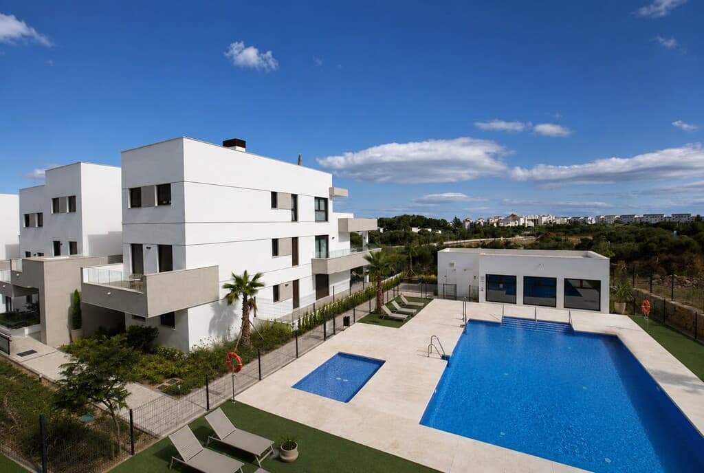 Middle Floor Apartment in Estepona — photo 3 of 10