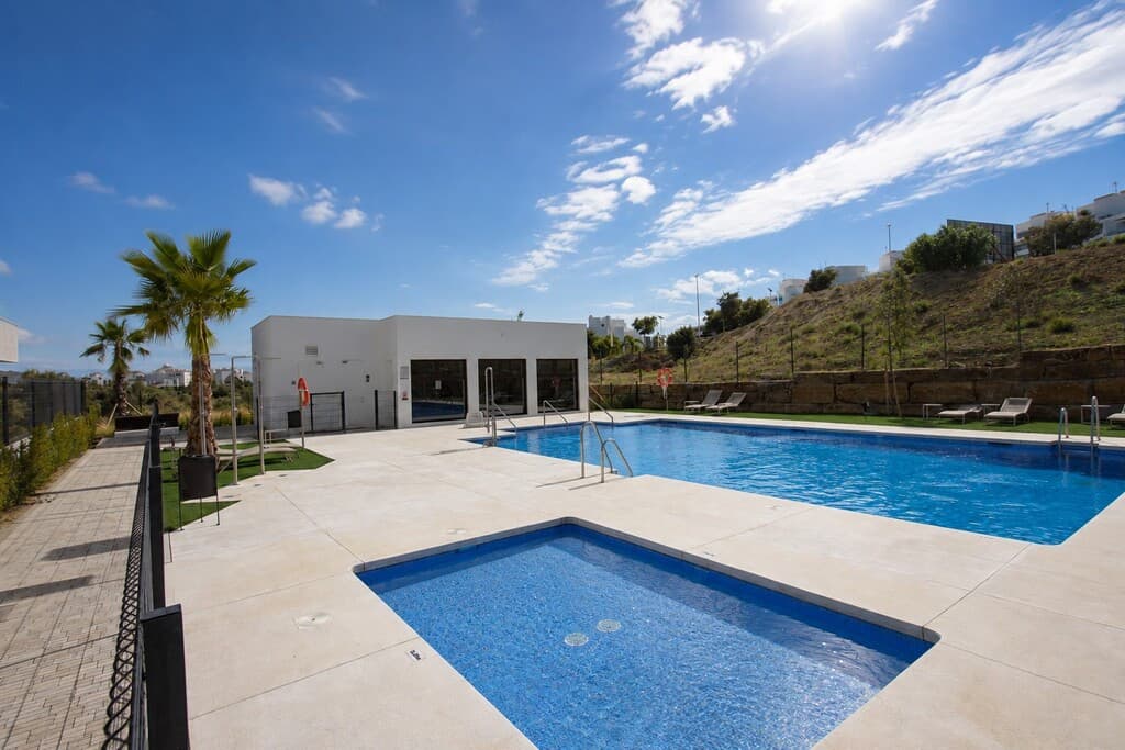 Middle Floor Apartment in Estepona — photo 10 of 10
