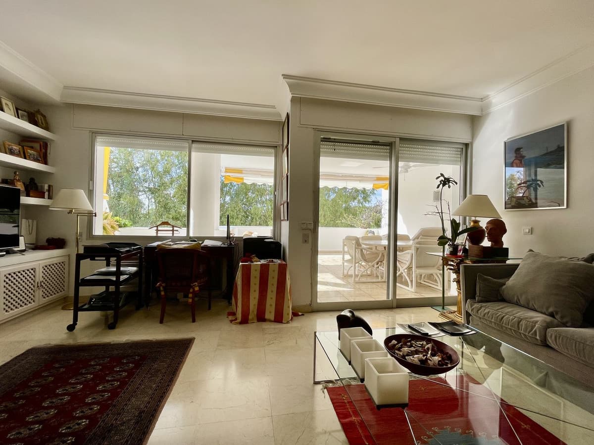 Middle Floor Apartment in Guadalmina Alta — photo 3 of 9