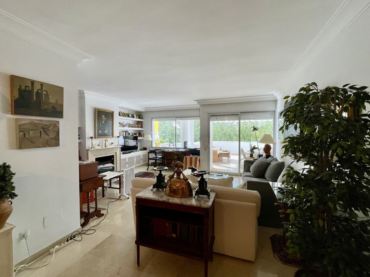 Middle Floor Apartment in Guadalmina Alta — photo 5 of 9