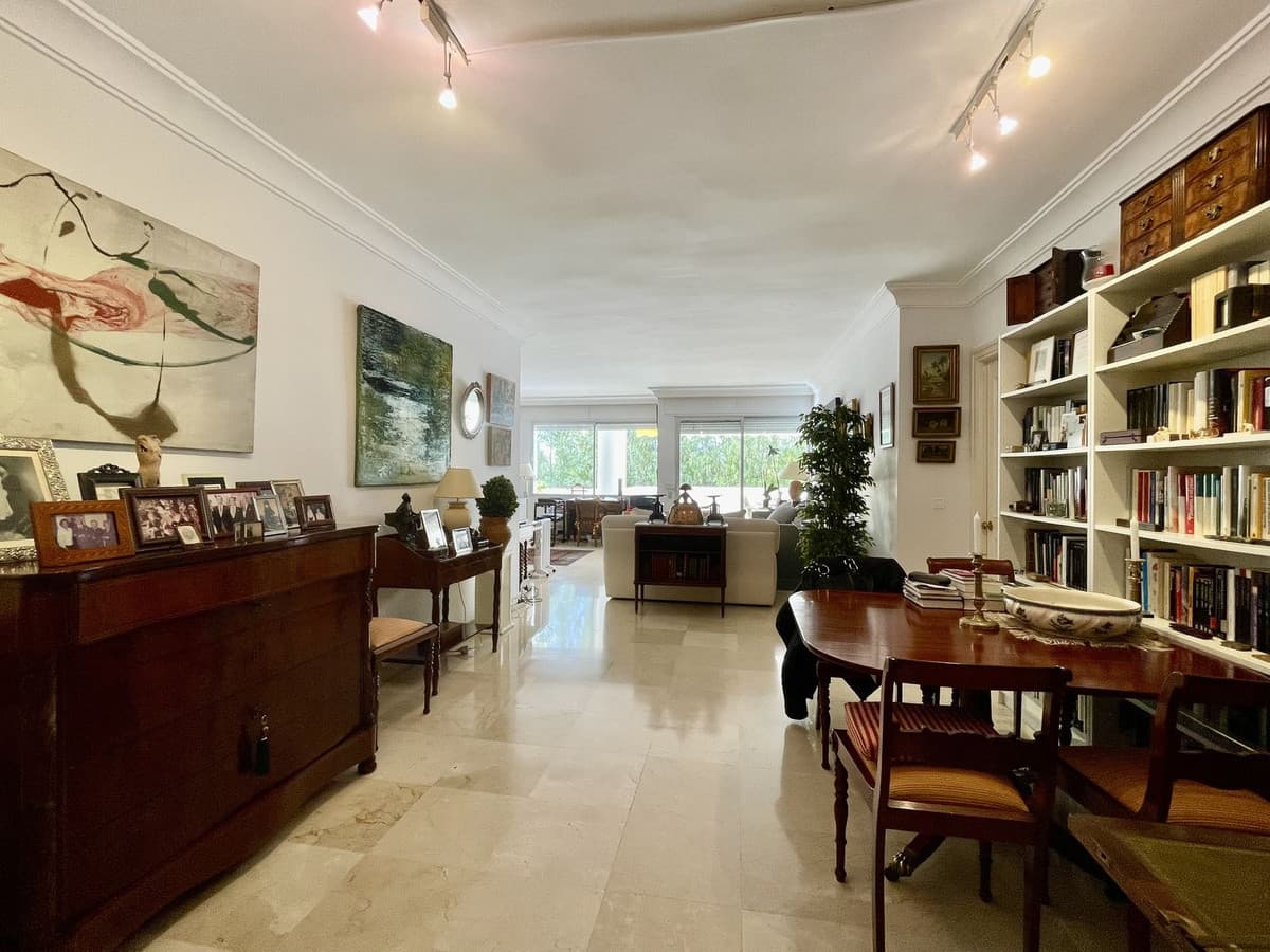 Middle Floor Apartment in Guadalmina Alta — photo 6 of 9
