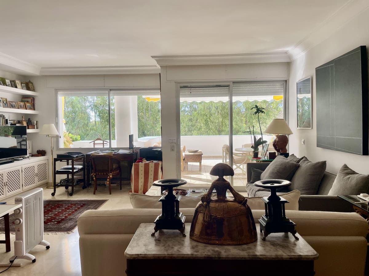 Middle Floor Apartment in Guadalmina Alta — photo 7 of 9
