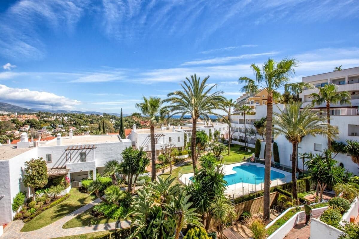 Middle Floor Apartment in Nueva Andalucía — photo 1 of 10