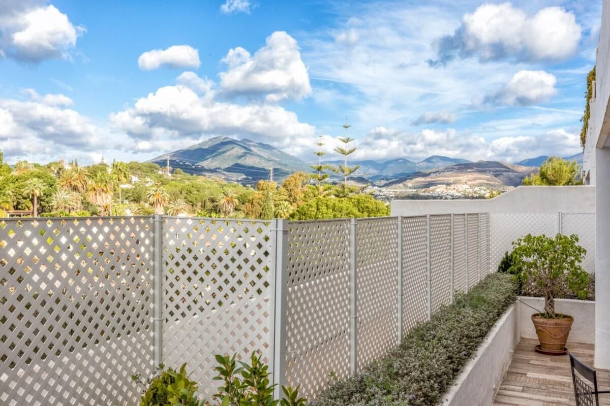 Middle Floor Apartment in Nueva Andalucía — photo 6 of 10