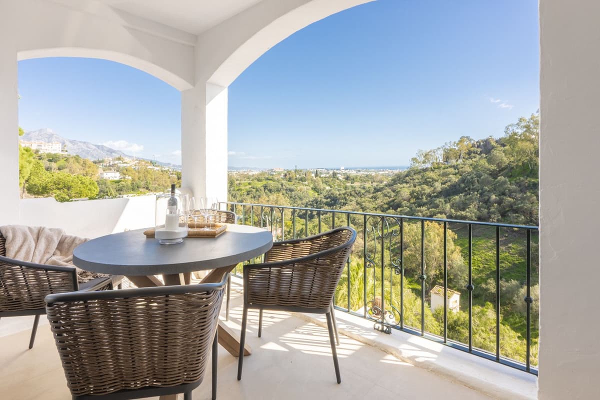 Penthouse in Benahavís — photo 2 of 10