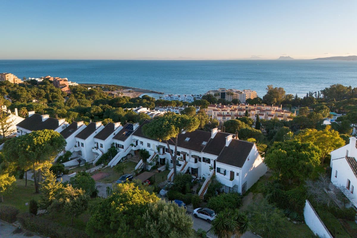Townhouse in Estepona — photo 1 of 10