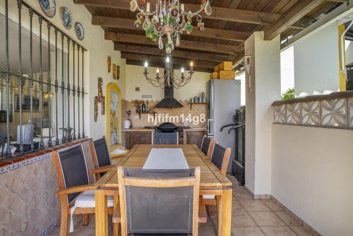 Townhouse in Nueva Andalucía — photo 3 of 10