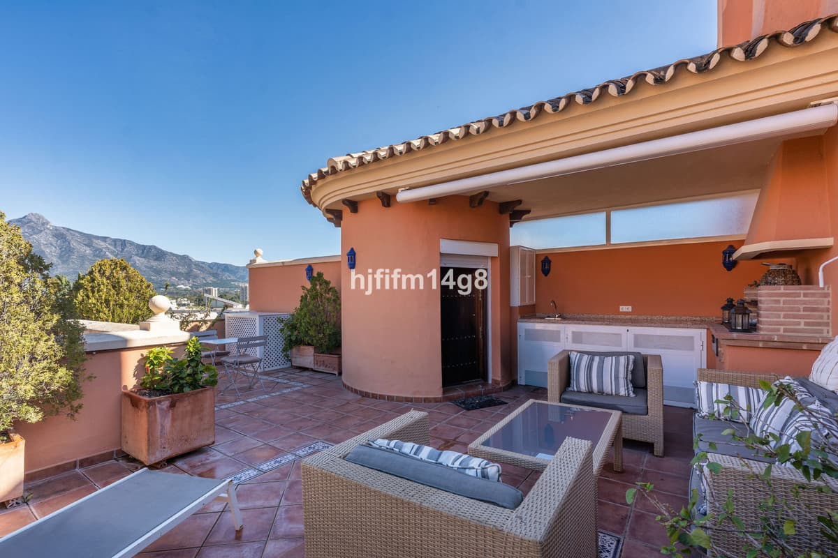 Penthouse in Nueva Andalucía — photo 1 of 10