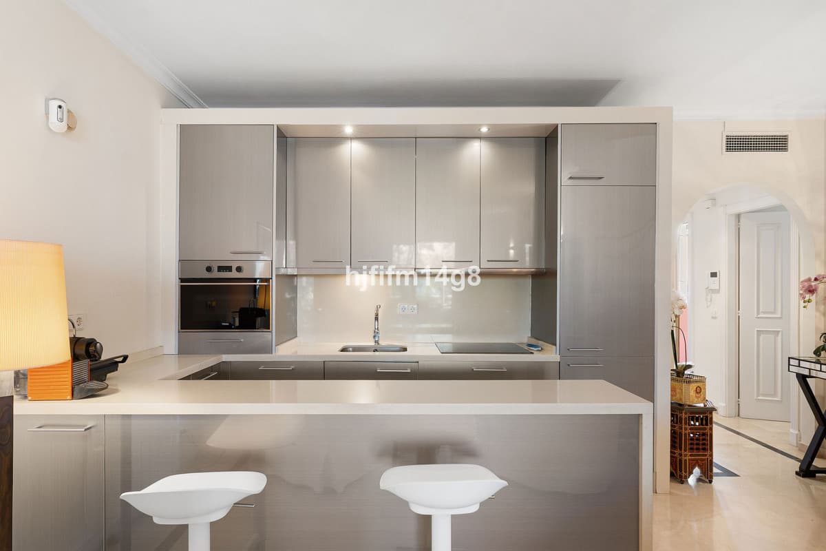Penthouse in Nueva Andalucía — photo 8 of 10