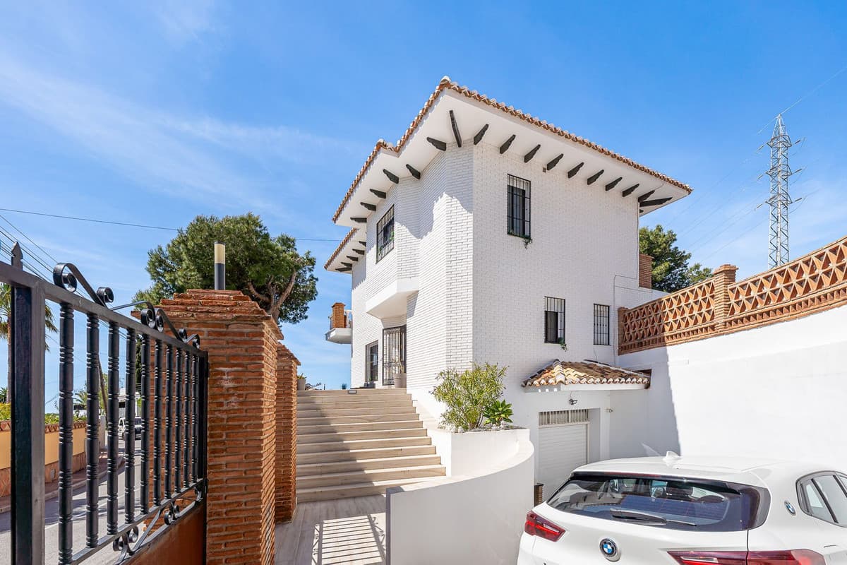 Detached Villa in Benalmadena — photo 1 of 10