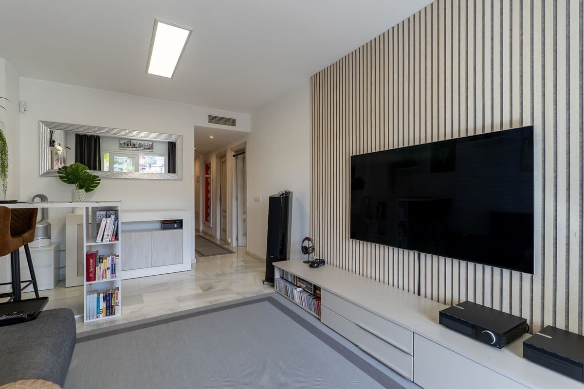 Middle Floor Apartment in Riviera del Sol — photo 3 of 10