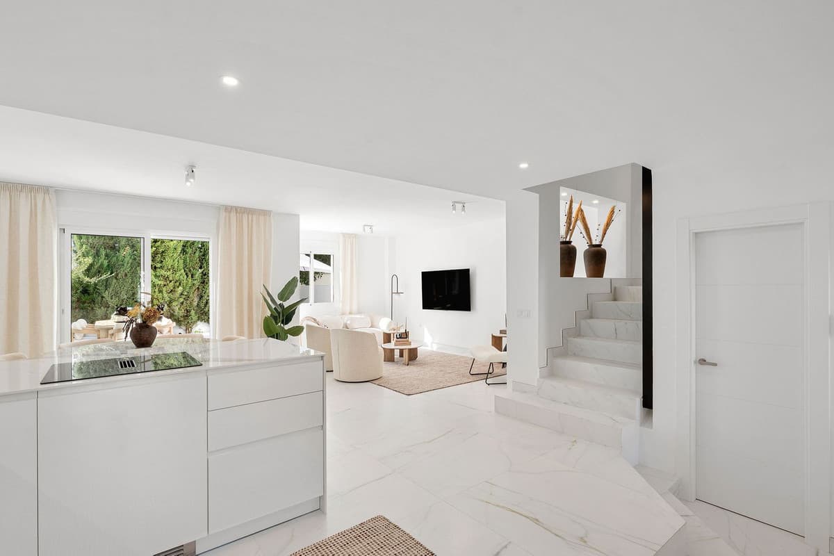 Townhouse in Nueva Andalucía — photo 3 of 10