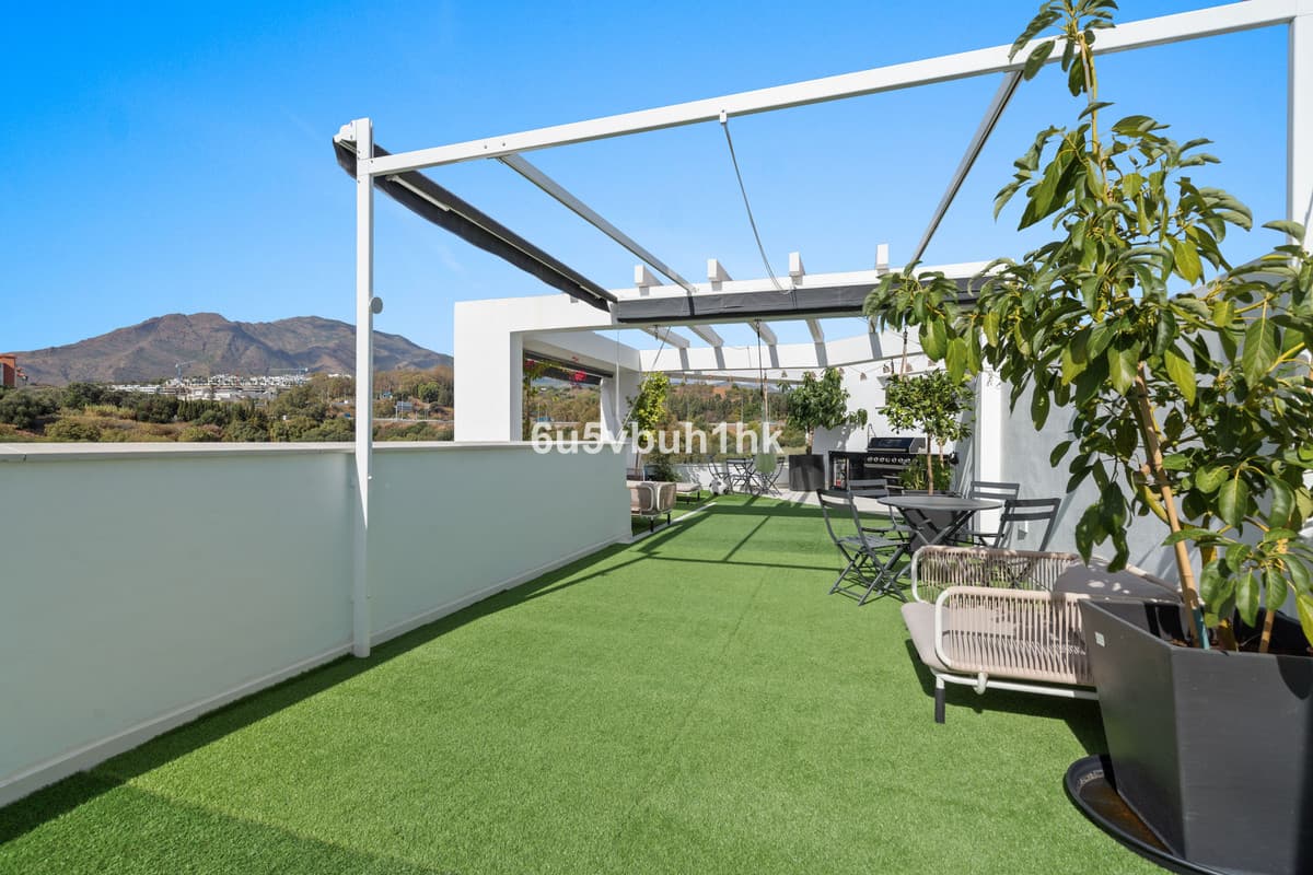 Penthouse in Estepona — photo 1 of 10