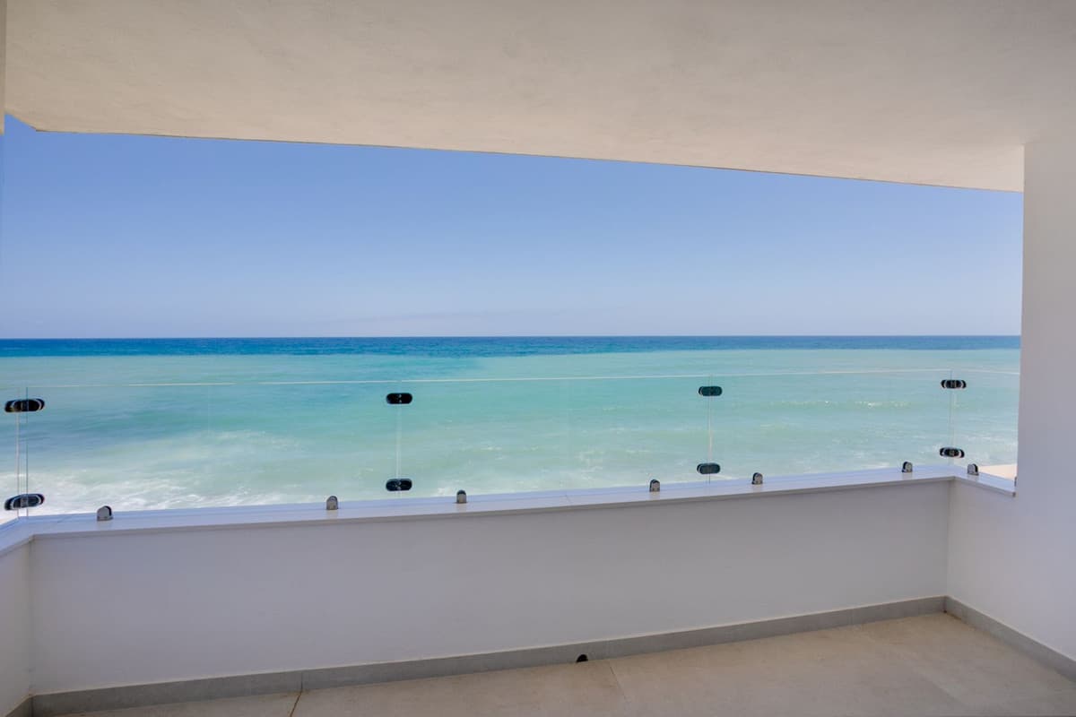 Detached Villa in Estepona — photo 1 of 10