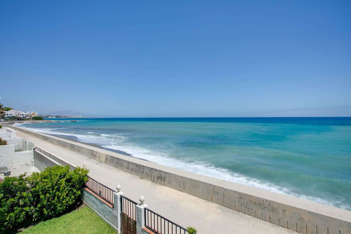 Detached Villa in Estepona — photo 3 of 10