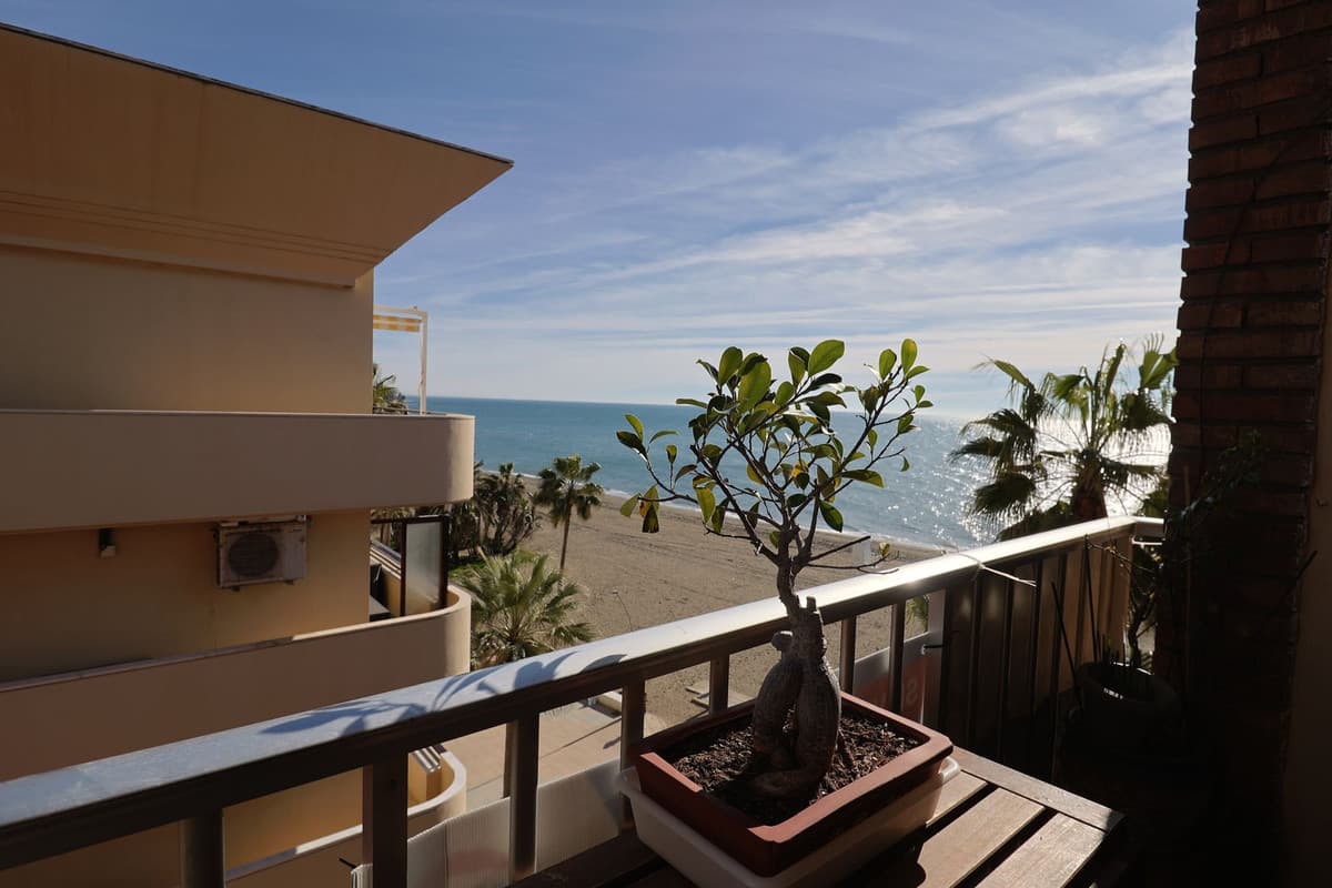 Middle Floor Apartment in Estepona — photo 3 of 10