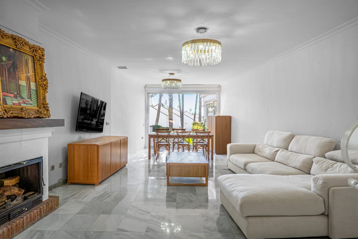 Detached Villa in The Golden Mile — photo 2 of 10