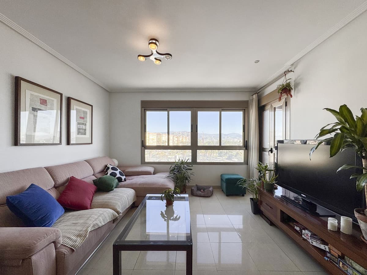 Middle Floor Apartment in Huelin — photo 3 of 10