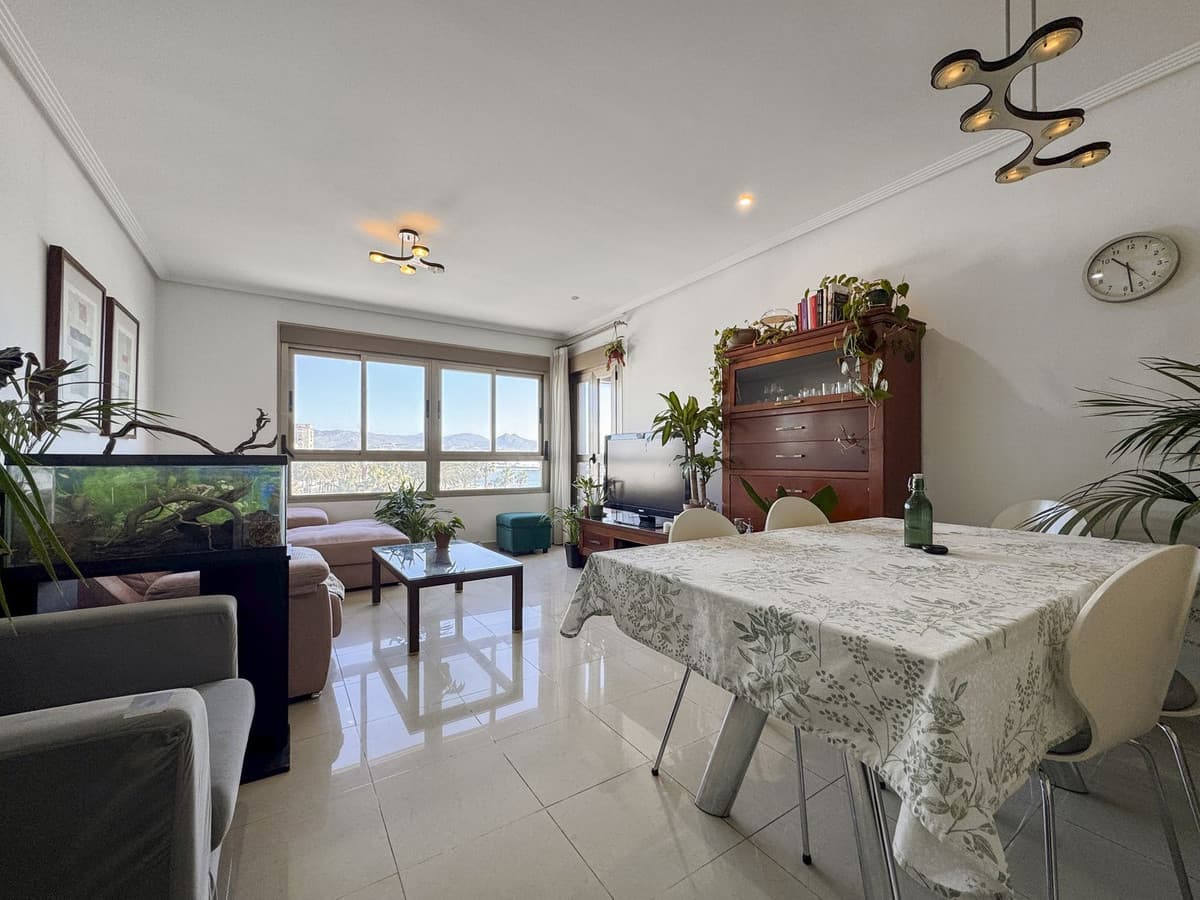 Middle Floor Apartment in Huelin — photo 4 of 10