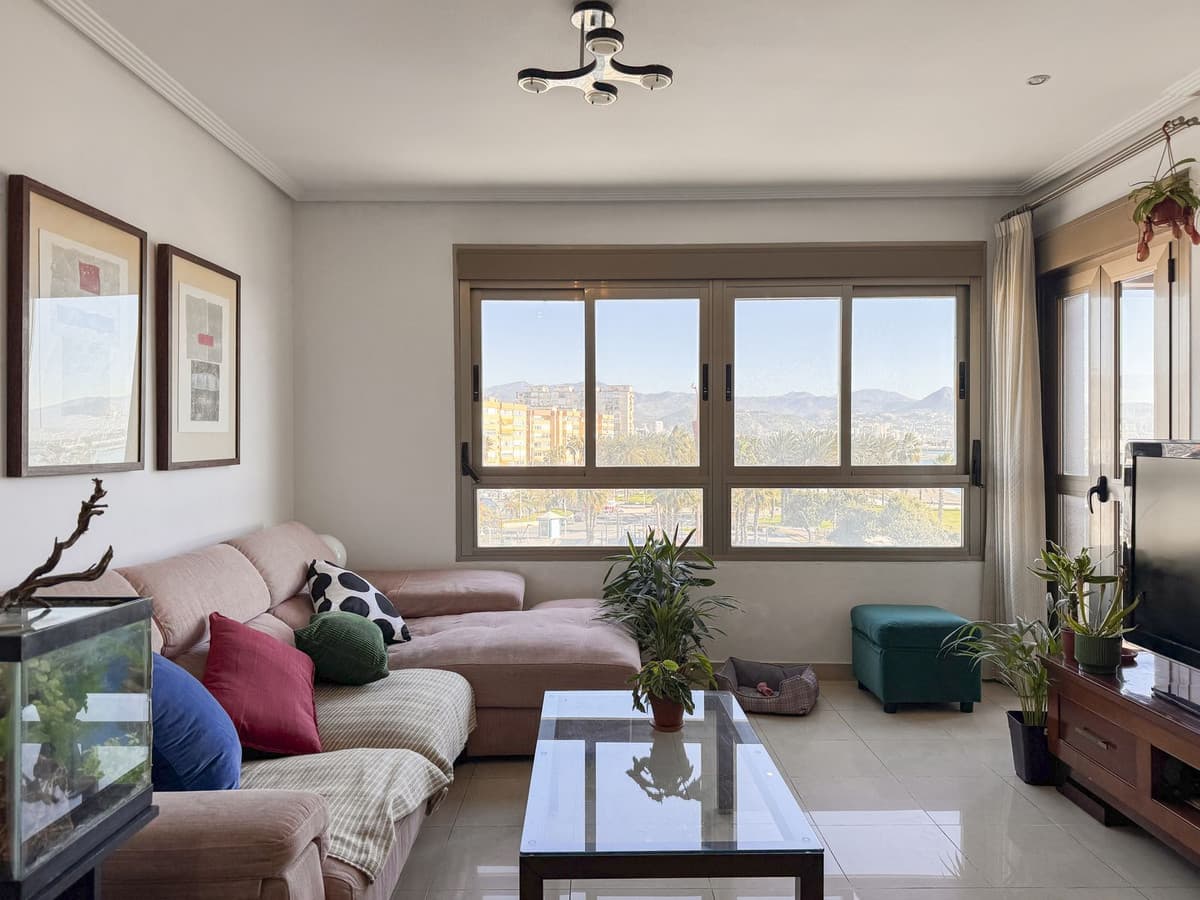 Middle Floor Apartment in Huelin — photo 7 of 10