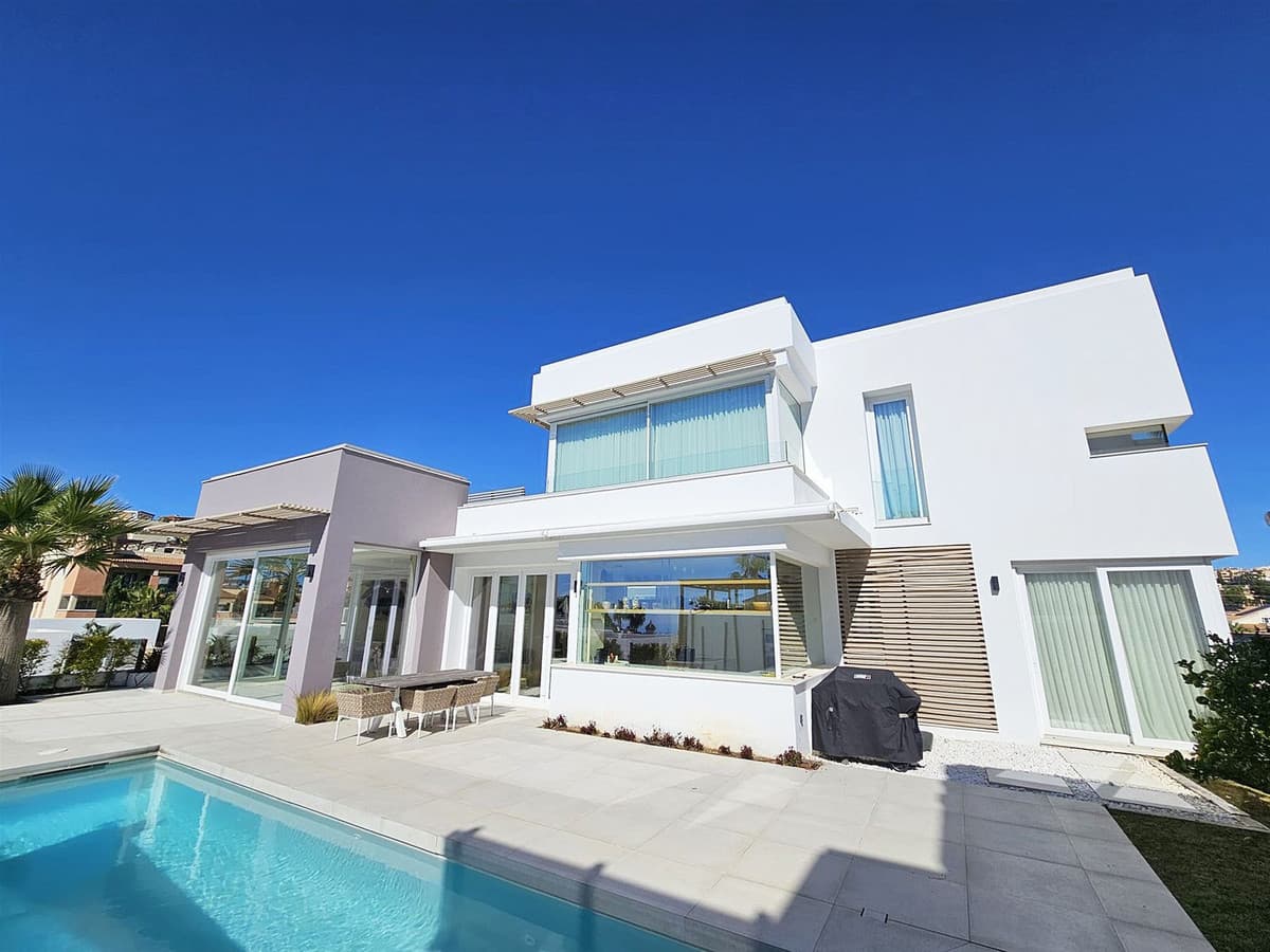 Detached Villa in Riviera del Sol — photo 1 of 10