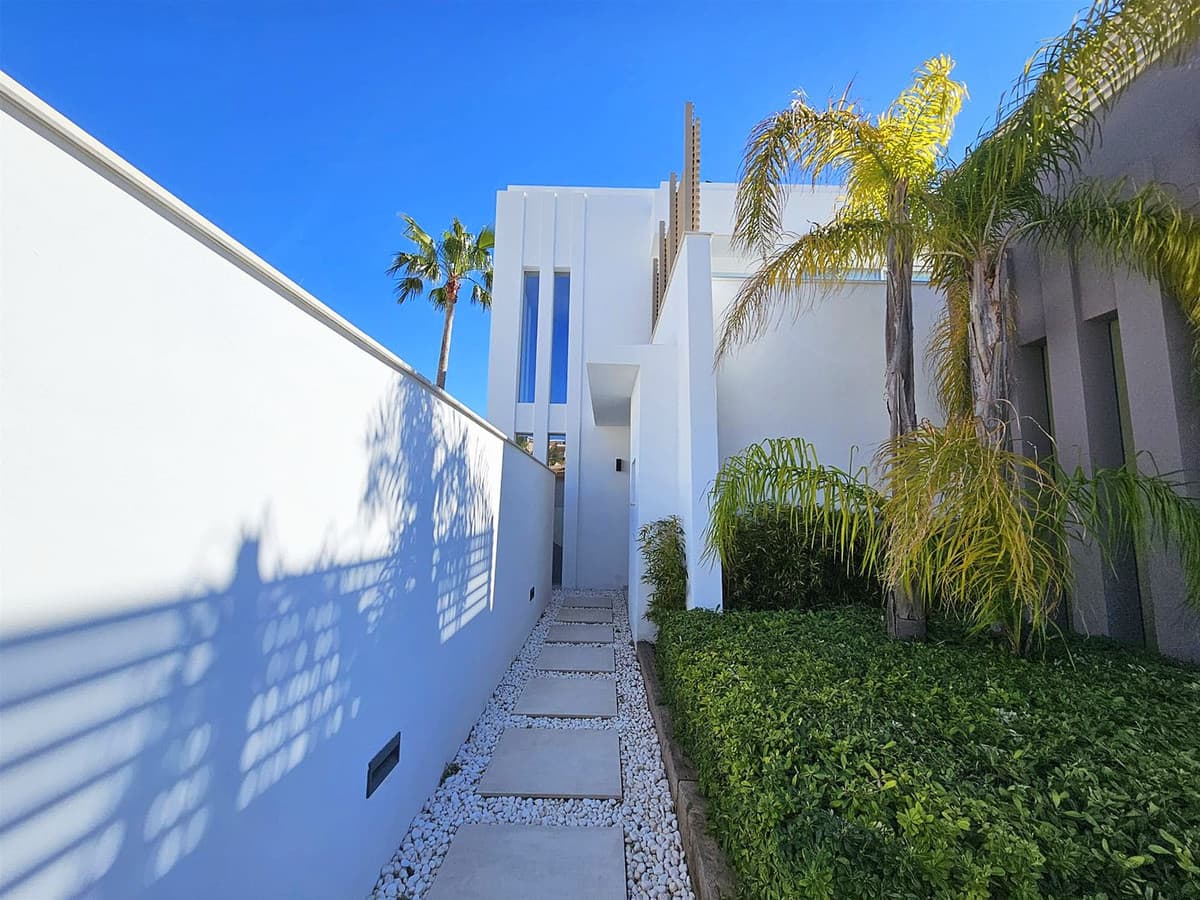 Detached Villa in Riviera del Sol — photo 3 of 10