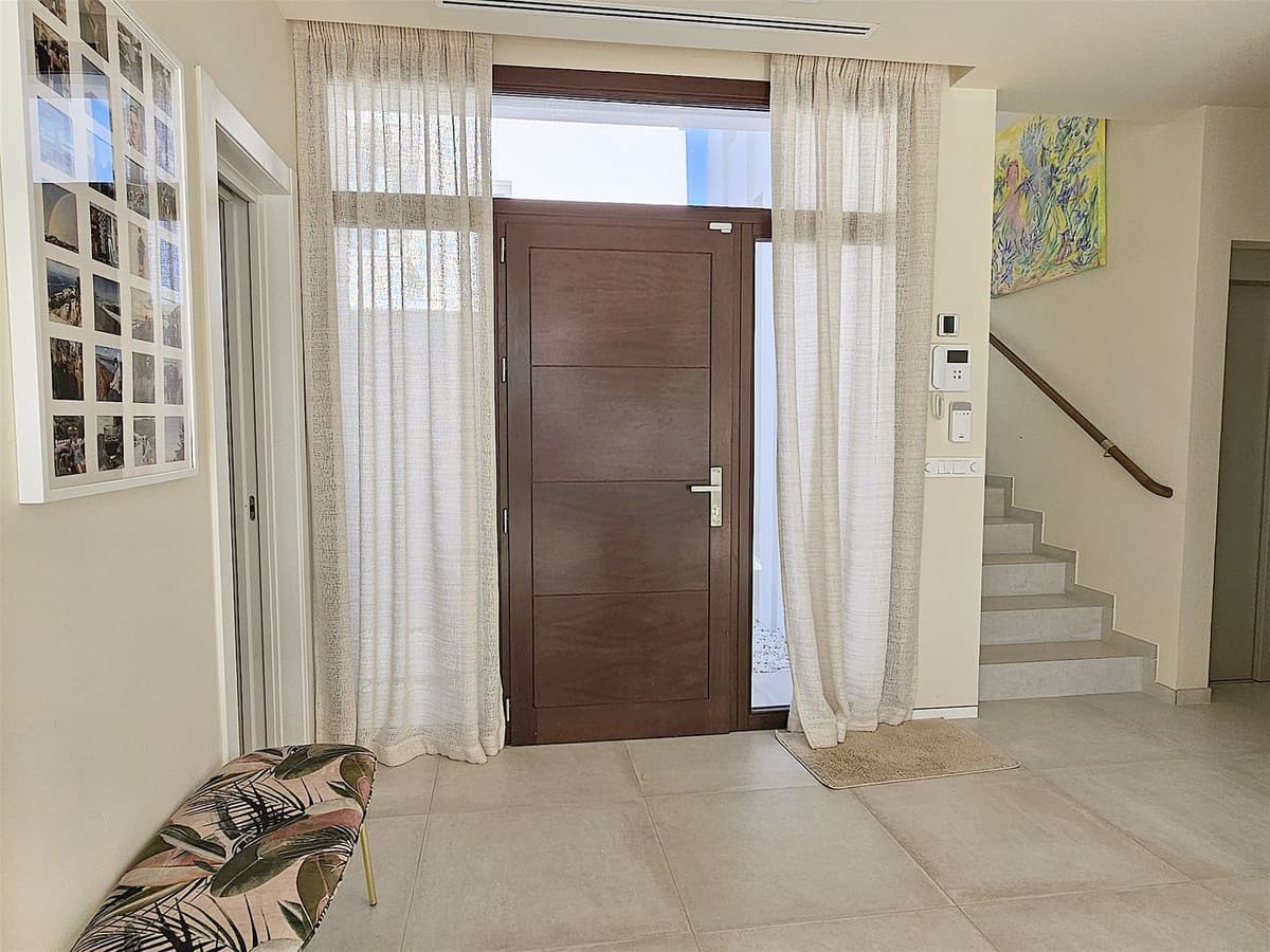Detached Villa in Riviera del Sol — photo 4 of 10
