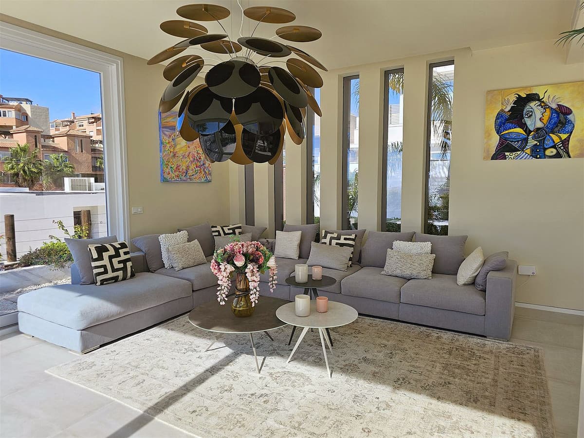 Detached Villa in Riviera del Sol — photo 8 of 10