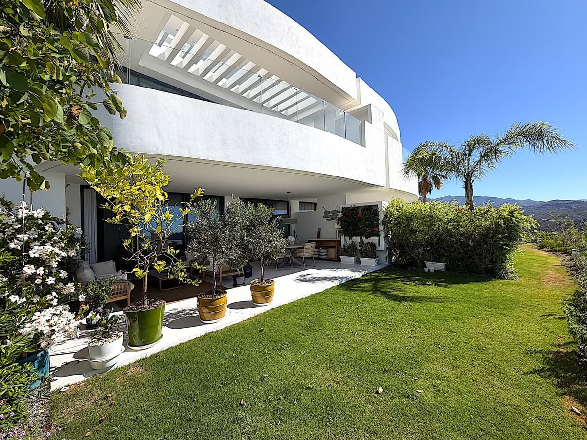 Ground Floor Apartment in Marbella — photo 2 of 10
