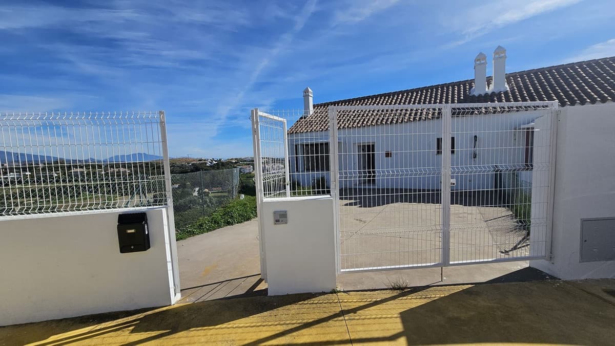 Townhouse in Doña Julia — photo 2 of 10