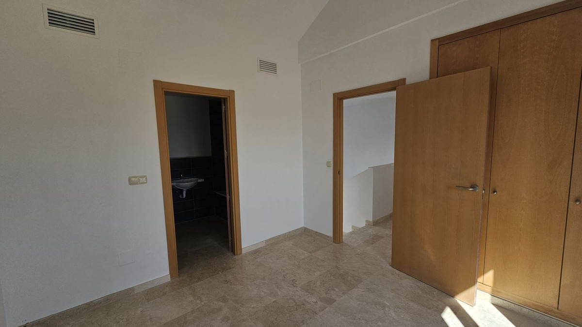 Townhouse in Doña Julia — photo 10 of 10