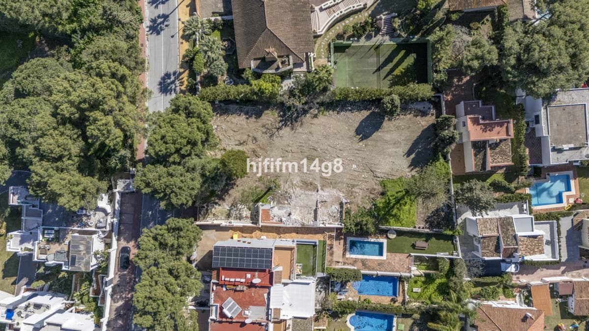 Land in Nueva Andalucía — photo 2 of 10