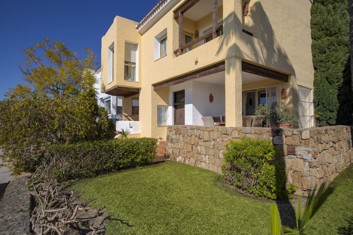 Detached Villa in Benahavís — photo 1 of 10