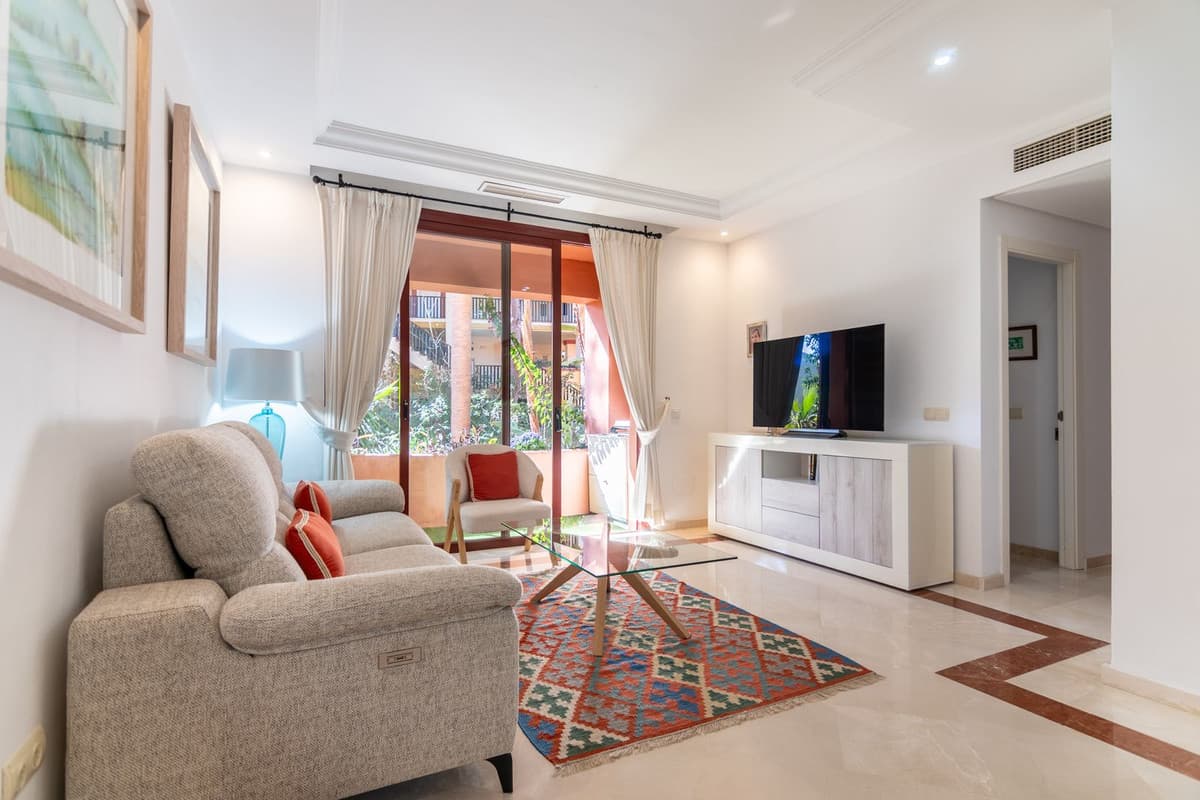 Middle Floor Apartment in Elviria — photo 2 of 10