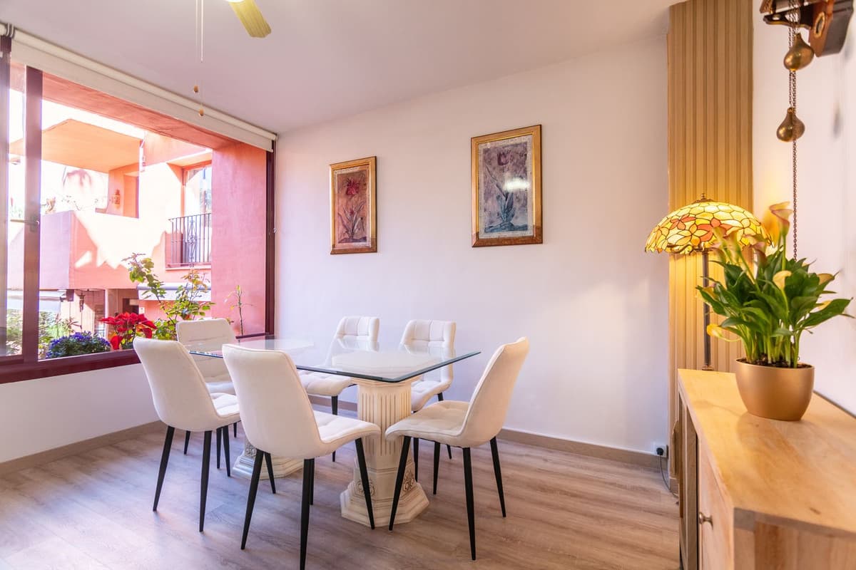 Middle Floor Apartment in Elviria — photo 7 of 10