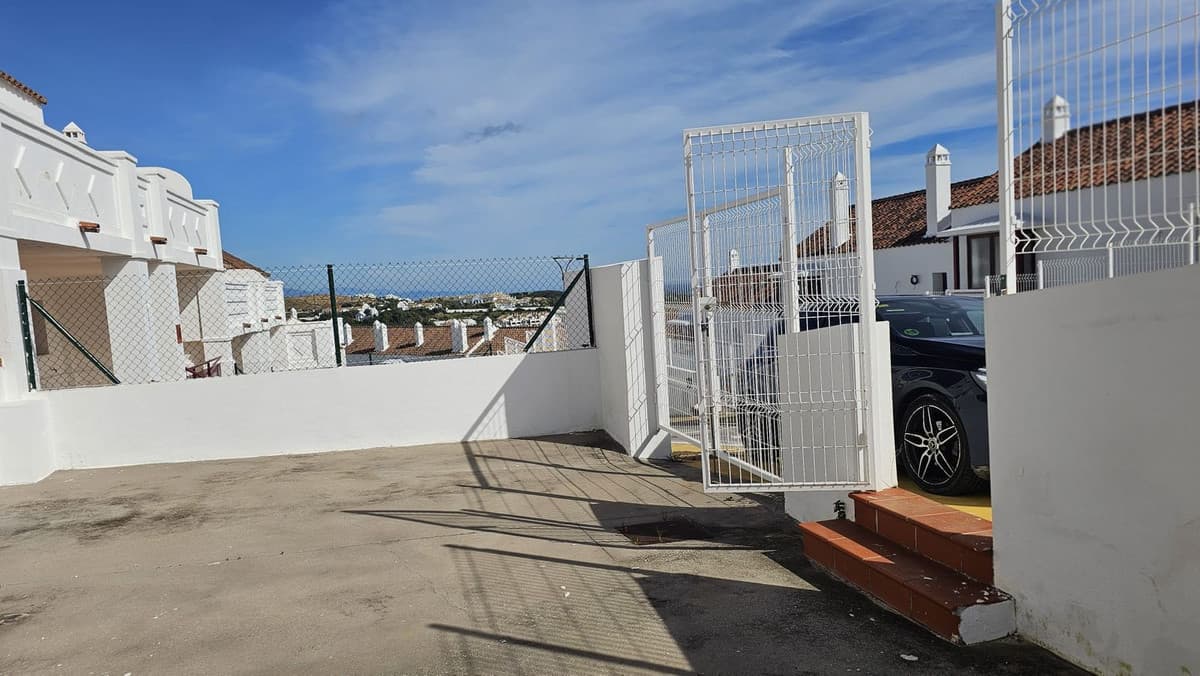 Townhouse in Doña Julia — photo 2 of 10