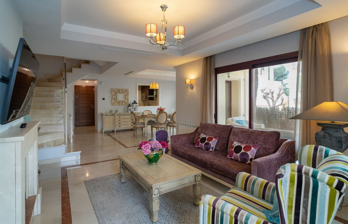 Semi-Detached House in Nueva Andalucía — photo 6 of 10
