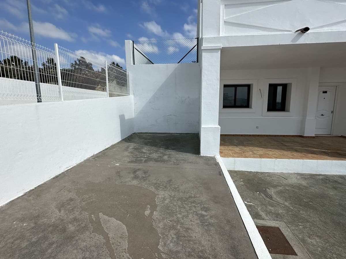 Townhouse in Doña Julia — photo 3 of 10