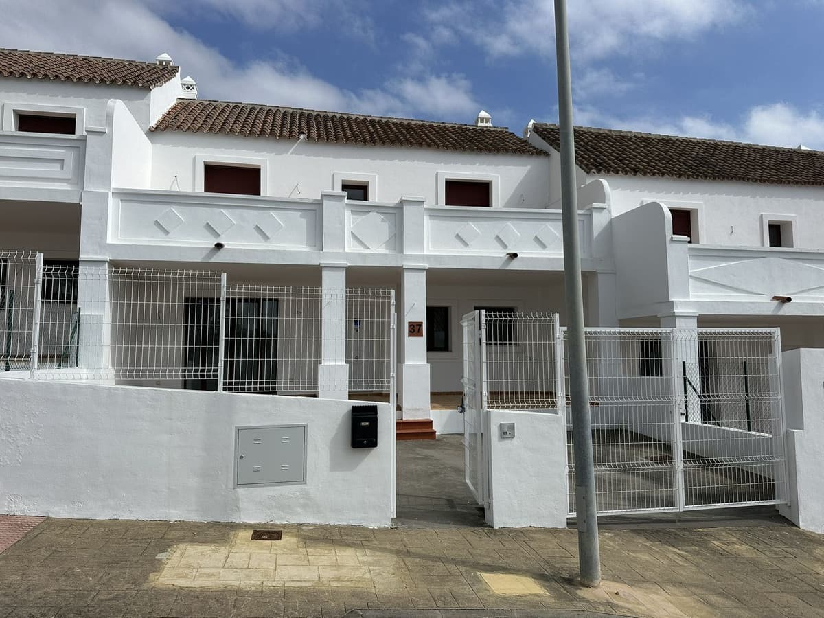 Townhouse in Doña Julia — photo 1 of 10